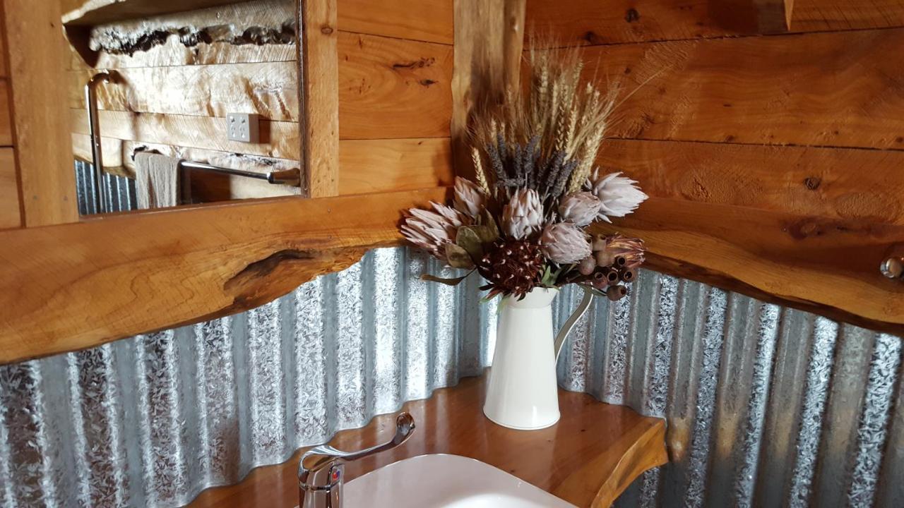 Rustic Hut Bush Retreat Bed and Breakfast Penguin Exteriör bild