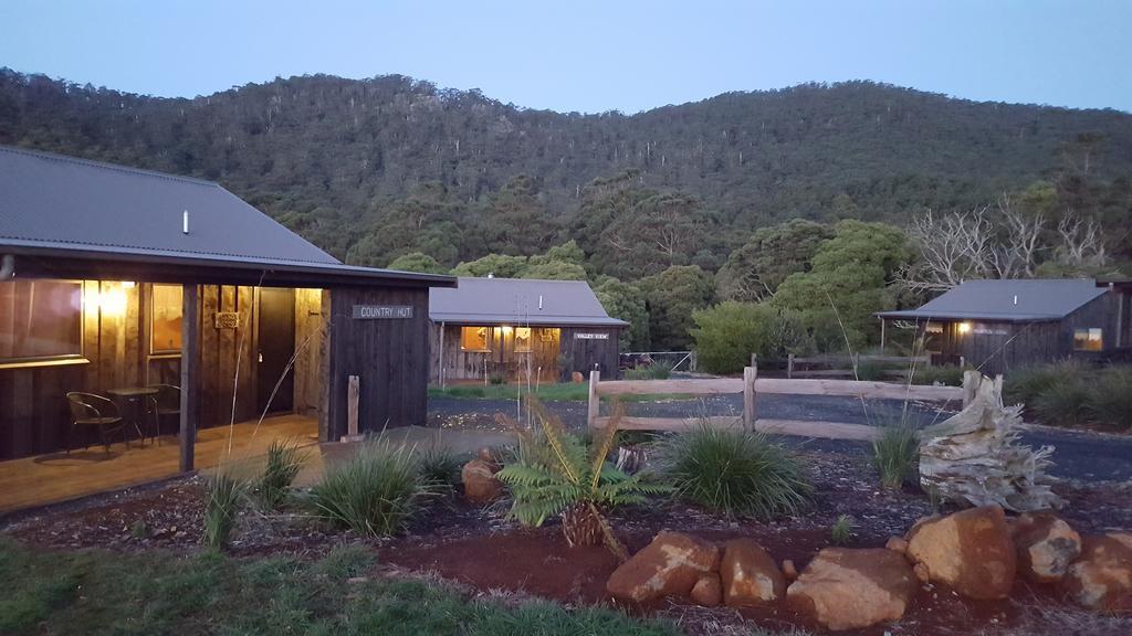 Rustic Hut Bush Retreat Bed and Breakfast Penguin Exteriör bild