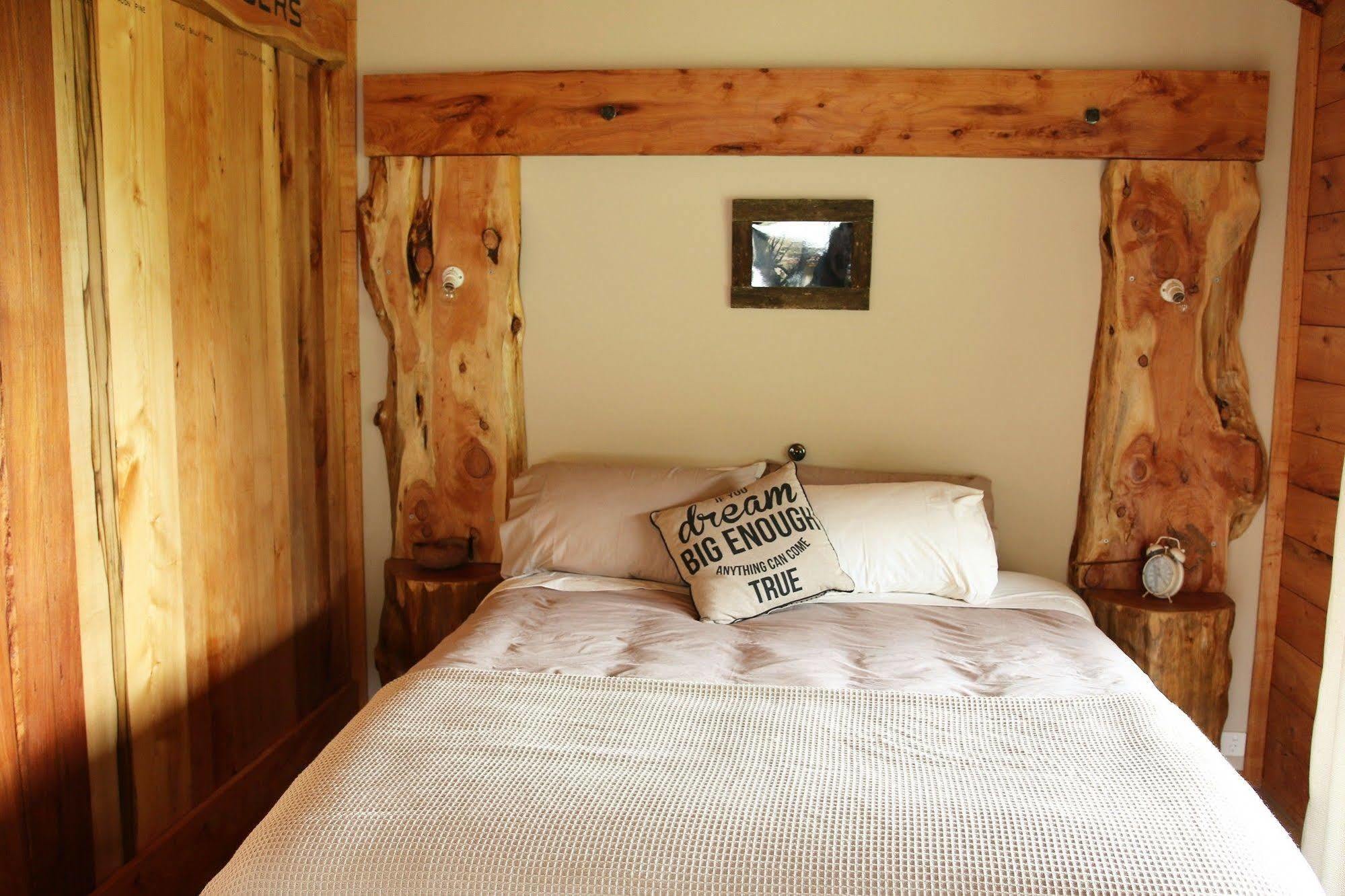Rustic Hut Bush Retreat Bed and Breakfast Penguin Exteriör bild