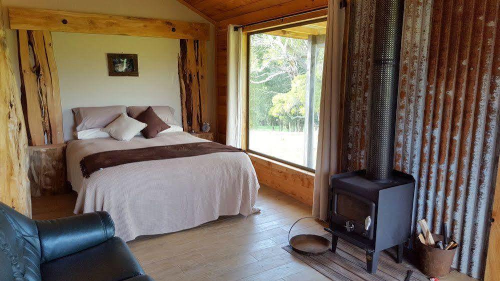 Rustic Hut Bush Retreat Bed and Breakfast Penguin Exteriör bild