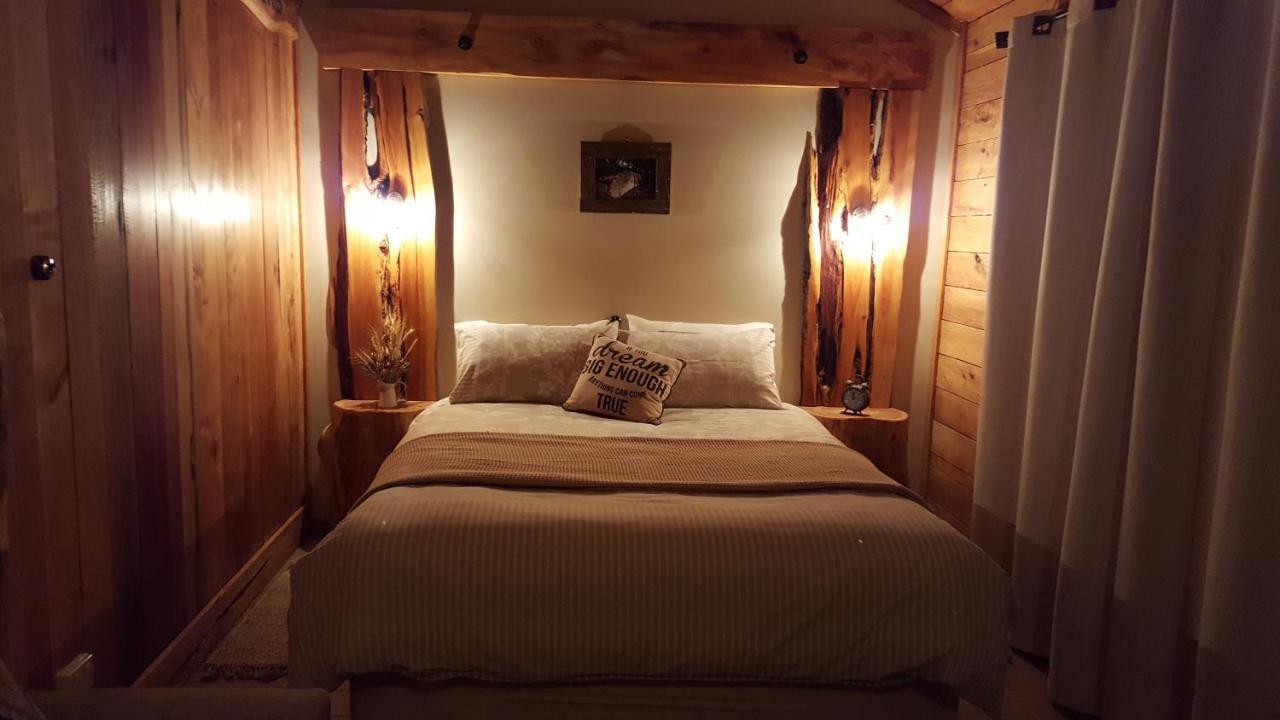 Rustic Hut Bush Retreat Bed and Breakfast Penguin Exteriör bild